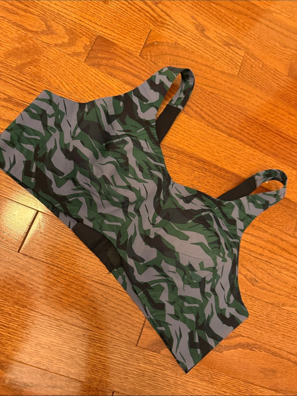 knix catalyst 40C (8) Women’s Camouflage Sport Swim Top - Green/Grey